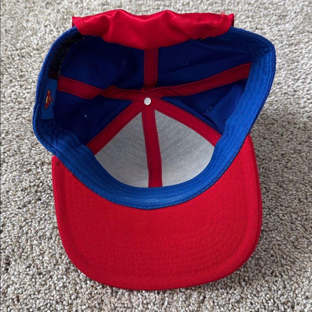 Superman Snapback With Cape - Picture 7 of 11
